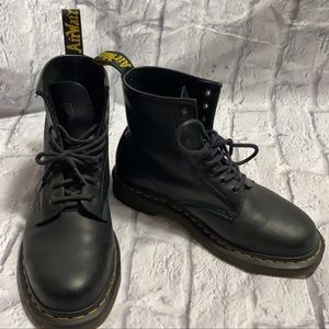 Size 8 dr martens 1460 8 holes excellent condition